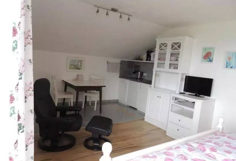 ベッドアンドブレックファースト Ferienwohnungen Schöbringer