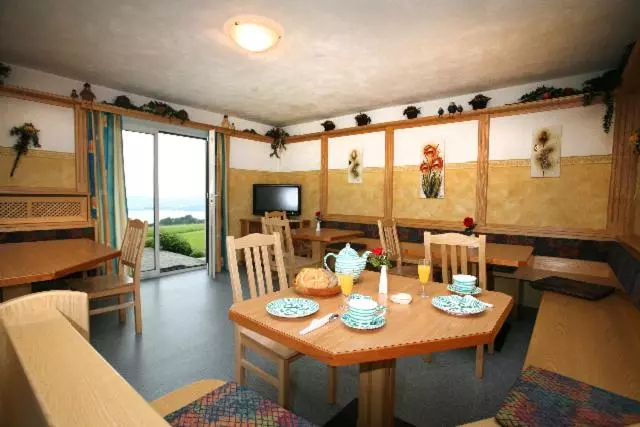 ベッドアンドブレックファースト Ferienwohnungen Schöbringer