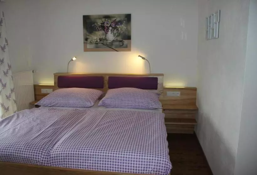 ベッドアンドブレックファースト Ferienwohnungen Schöbringer