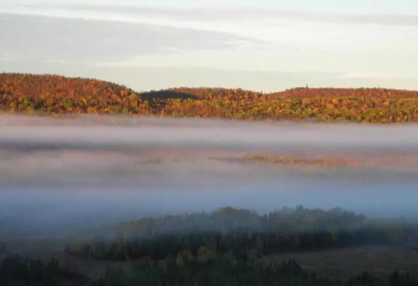 Aamiaismajoitus (B&B) Gîte Des Hauteurs Et Café De La Place