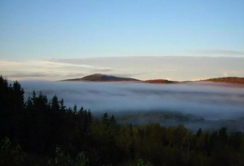 Aamiaismajoitus (B&B) Gîte Des Hauteurs Et Café De La Place