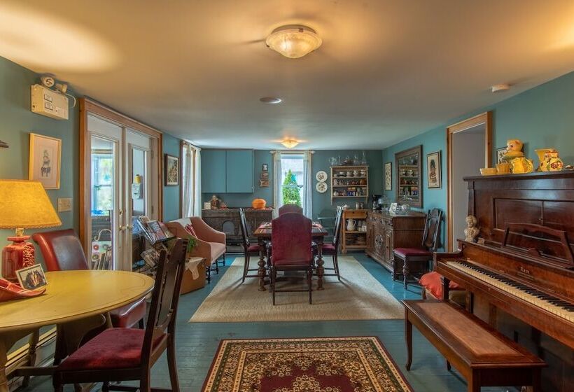 Hastings House Bed & Breakfast