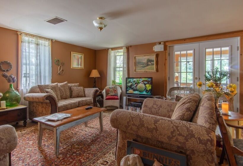 Hastings House Bed & Breakfast