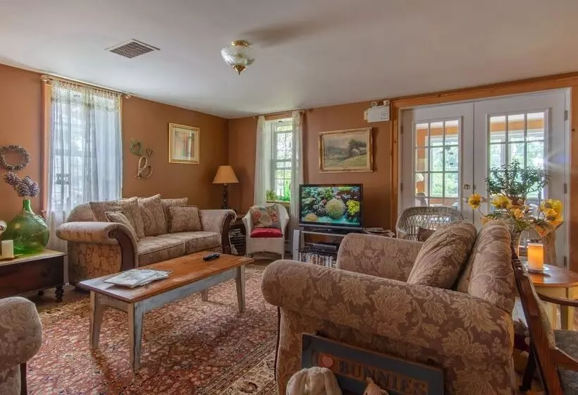 Hastings House Bed & Breakfast