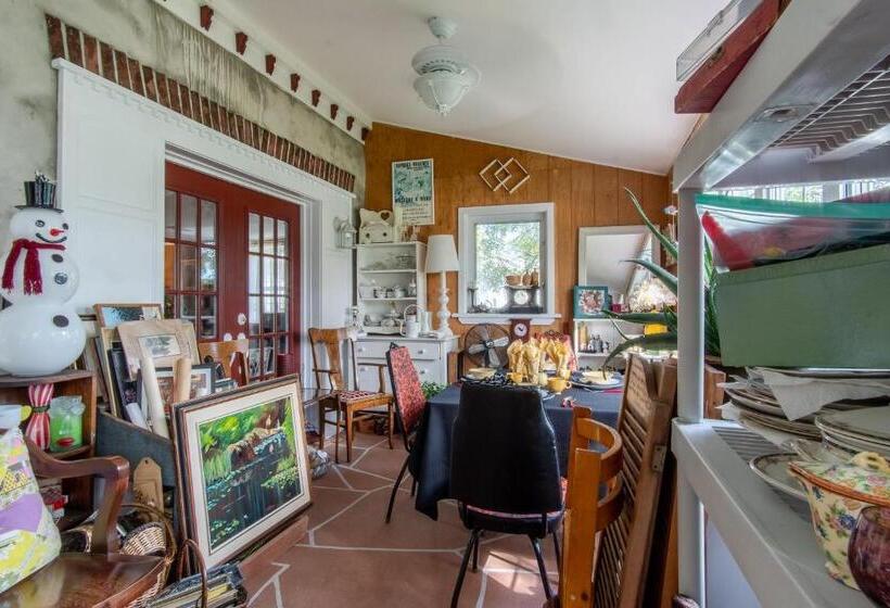 Hastings House Bed & Breakfast