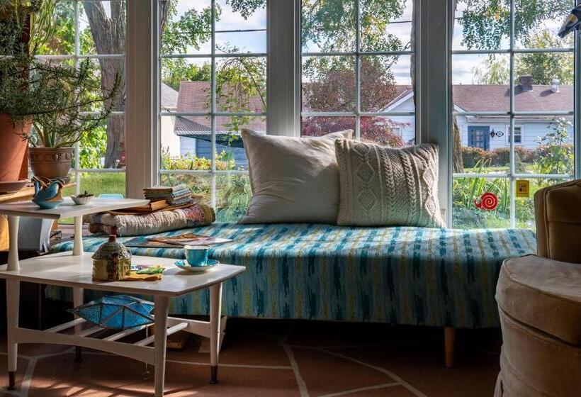 Hastings House Bed & Breakfast