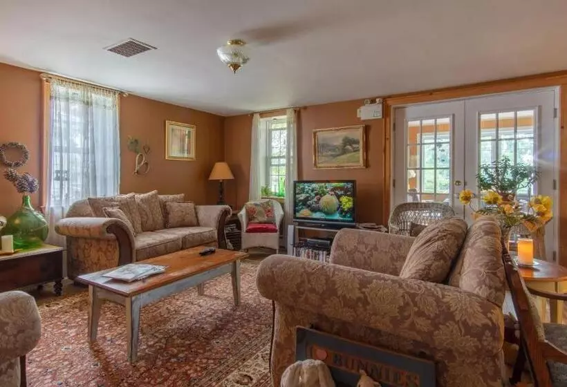 Hastings House Bed & Breakfast