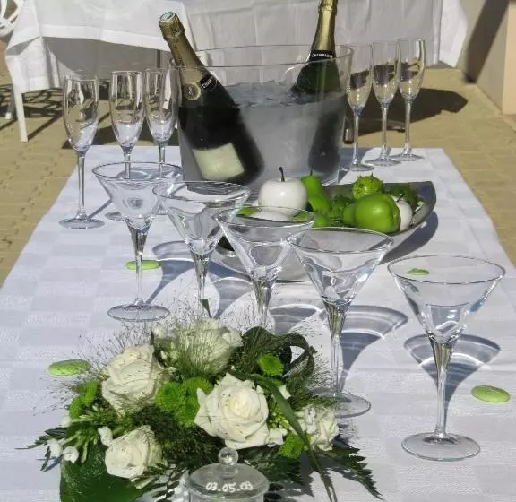 ホテル Hôtel Le Colombier