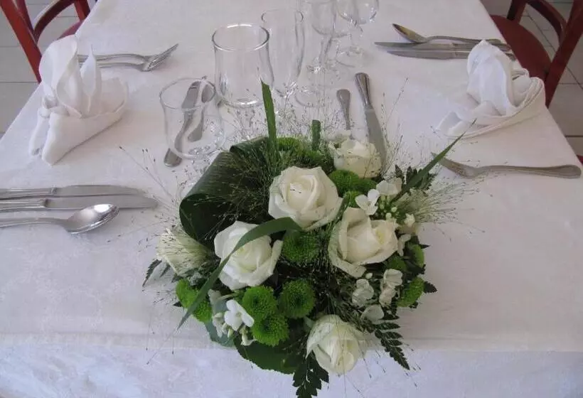 ホテル Hôtel Le Colombier