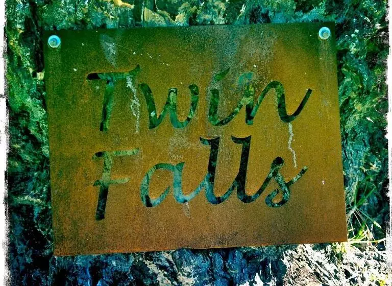 Majatalo Twin Falls Bush Cottages