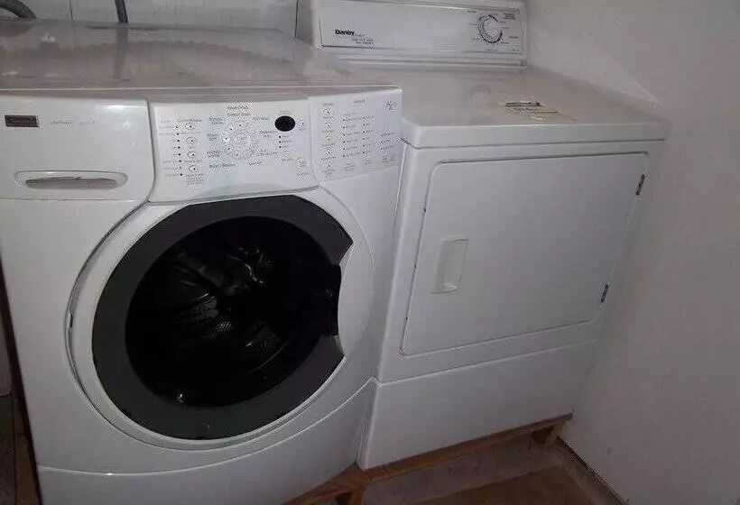 Raval Paradise Motel And Rv Park