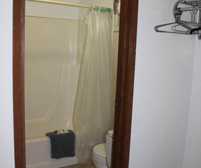 Raval Paradise Motel And Rv Park