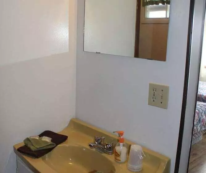 Raval Paradise Motel And Rv Park