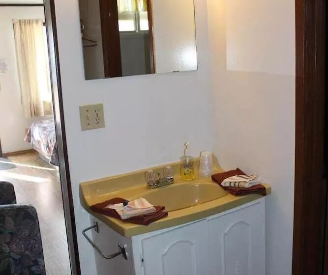 Raval Paradise Motel And Rv Park