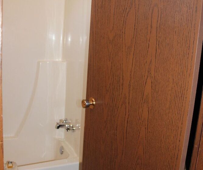 Raval Paradise Motel And Rv Park