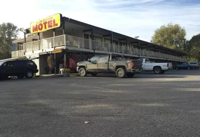 Twin Creeks Motel