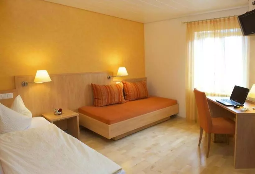 Retkeilymaja Gasthof Zum Kreuz