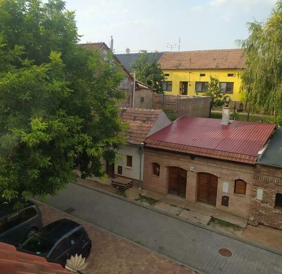 ユースホステル Penzion Slunce Nad Vinným Sklepem