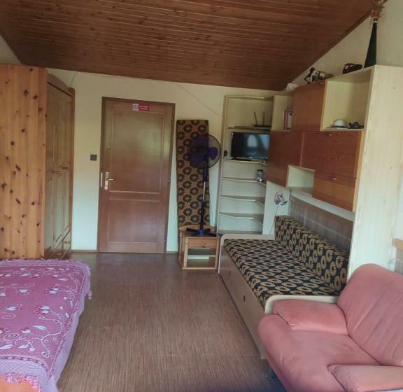 ユースホステル Penzion Slunce Nad Vinným Sklepem