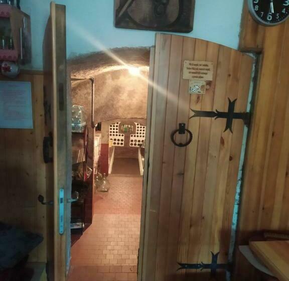 ユースホステル Penzion Slunce Nad Vinným Sklepem