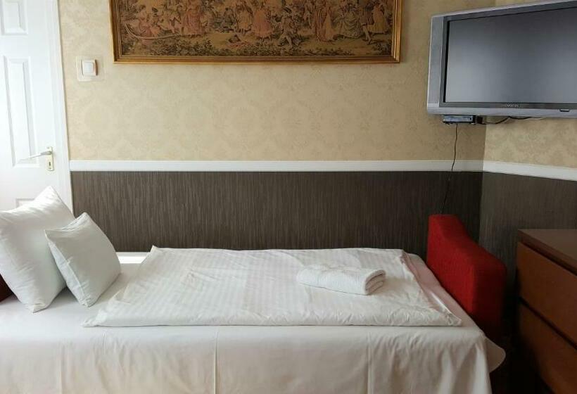 ベッドアンドブレックファースト Kitti Panzio