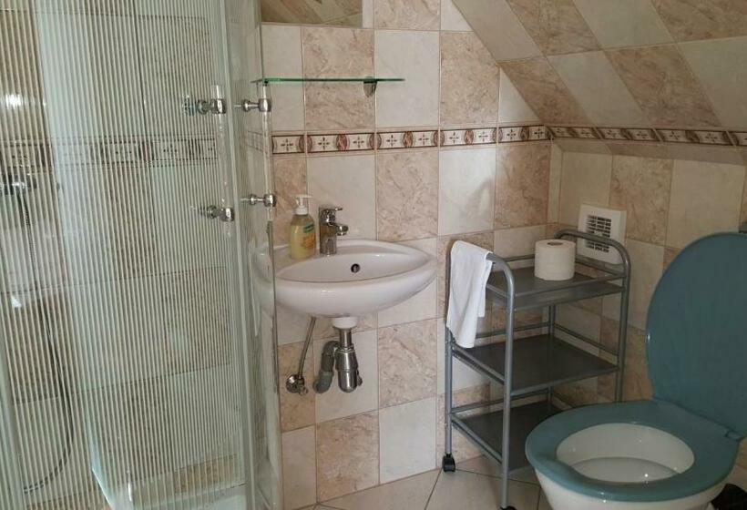 ベッドアンドブレックファースト Kitti Panzio