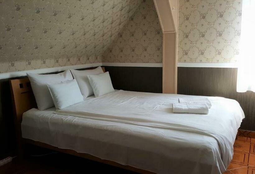 ベッドアンドブレックファースト Kitti Panzio