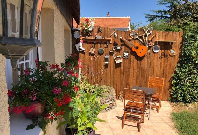 مبيت وإفطار La Carrière