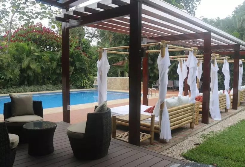 Hotelli Guacima Country Inn