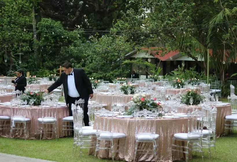 Hotelli Guacima Country Inn