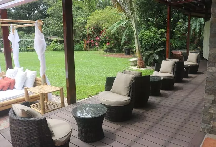 Hotelli Guacima Country Inn