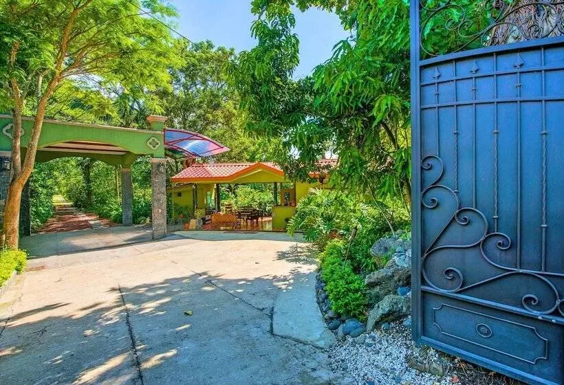 Hotelli Guacima Country Inn