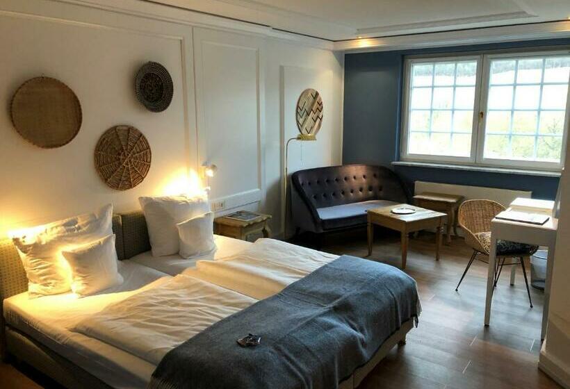 Отель Hofgut Georgenthal