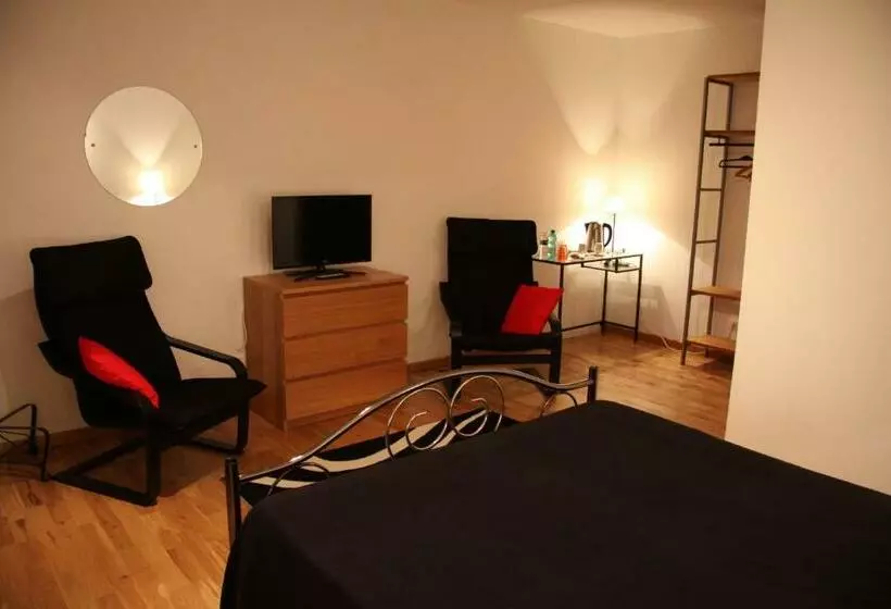 Hotelli Hôtel Les Charmilles De Mormal