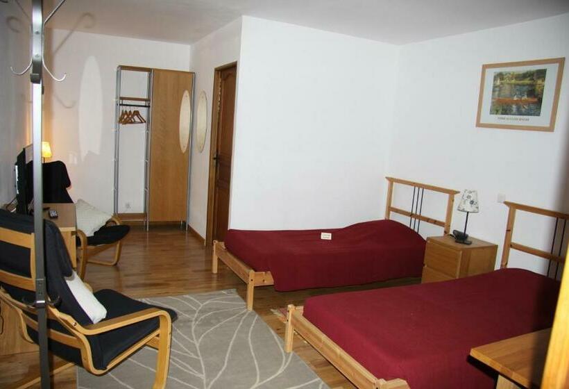 בית מלון כפרי Hôtel Les Charmilles De Mormal