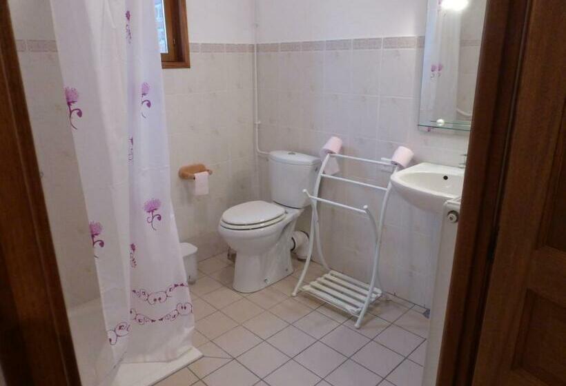 בית מלון כפרי Hôtel Les Charmilles De Mormal