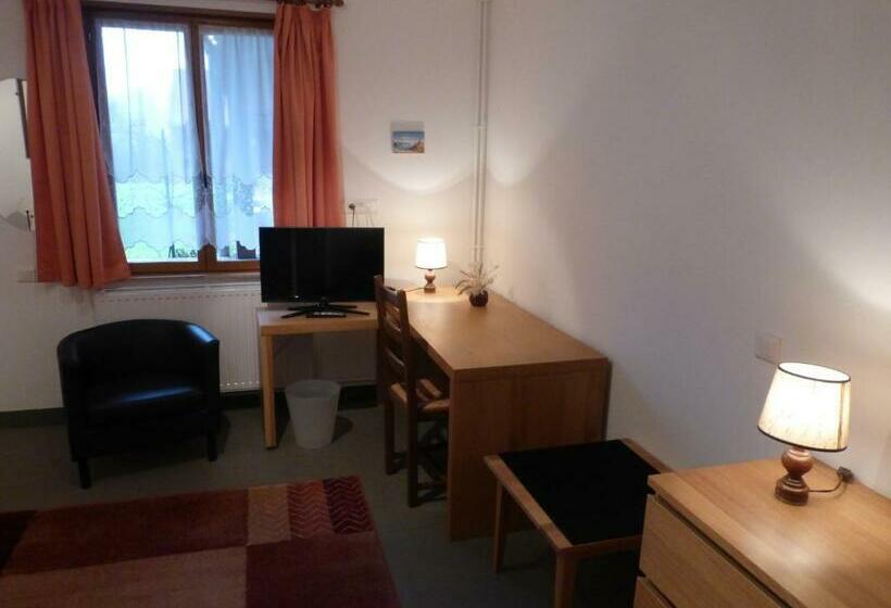 בית מלון כפרי Hôtel Les Charmilles De Mormal