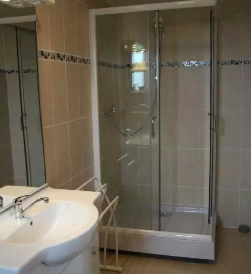 Hotelli Hôtel Les Charmilles De Mormal