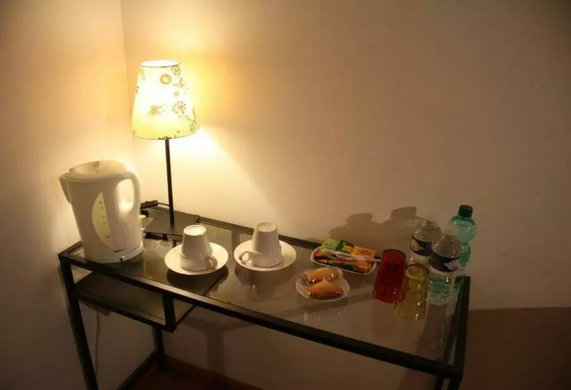 Hotelli Hôtel Les Charmilles De Mormal