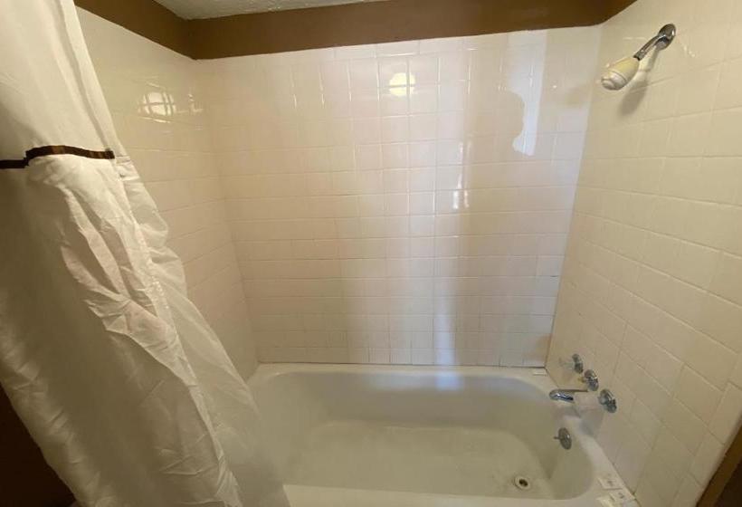 ホテル Oyo  Cyril Ok Us277