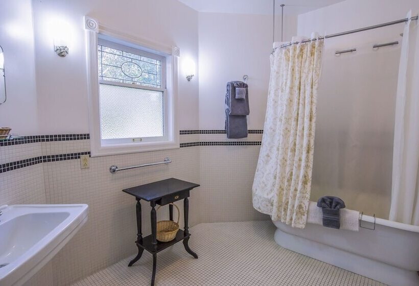 酒店 The Edenwild Boutique Inn