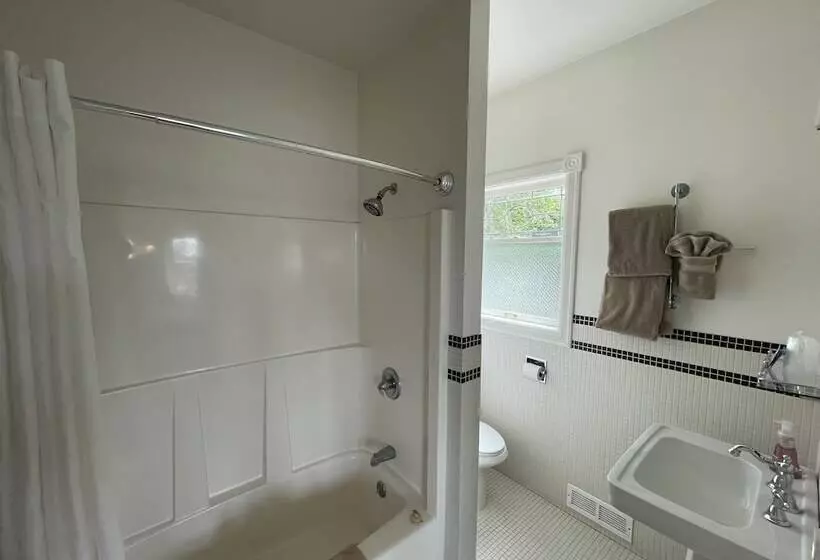 هتل The Edenwild Boutique Inn