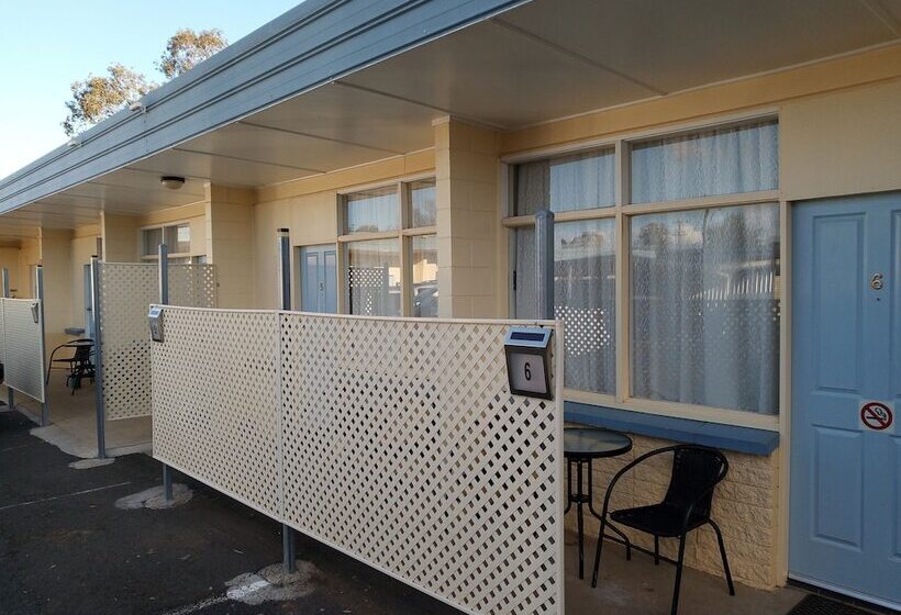 汽车旅馆 Warren Motor Inn