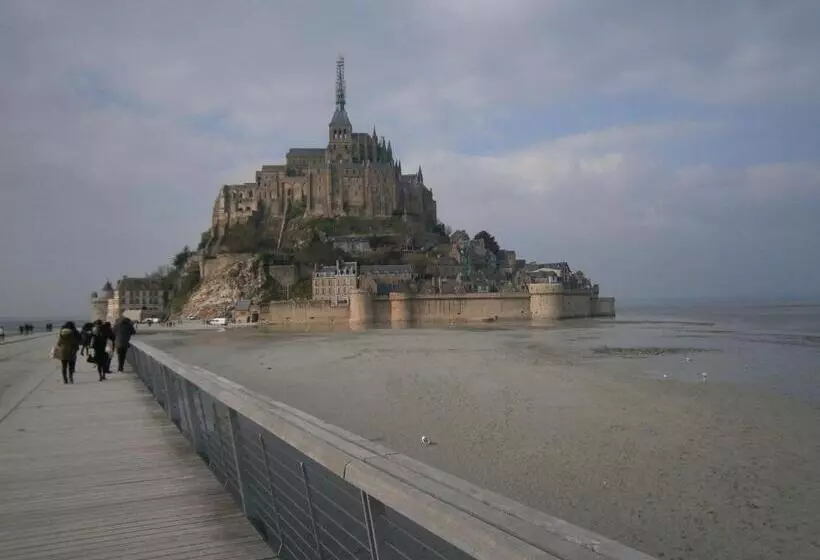 Aamiaismajoitus (B&B) Chambres D'hôtes Le Petit Angle