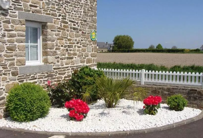 Aamiaismajoitus (B&B) Chambres D'hôtes Le Petit Angle