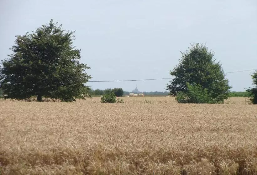 Aamiaismajoitus (B&B) Chambres D'hôtes Le Petit Angle