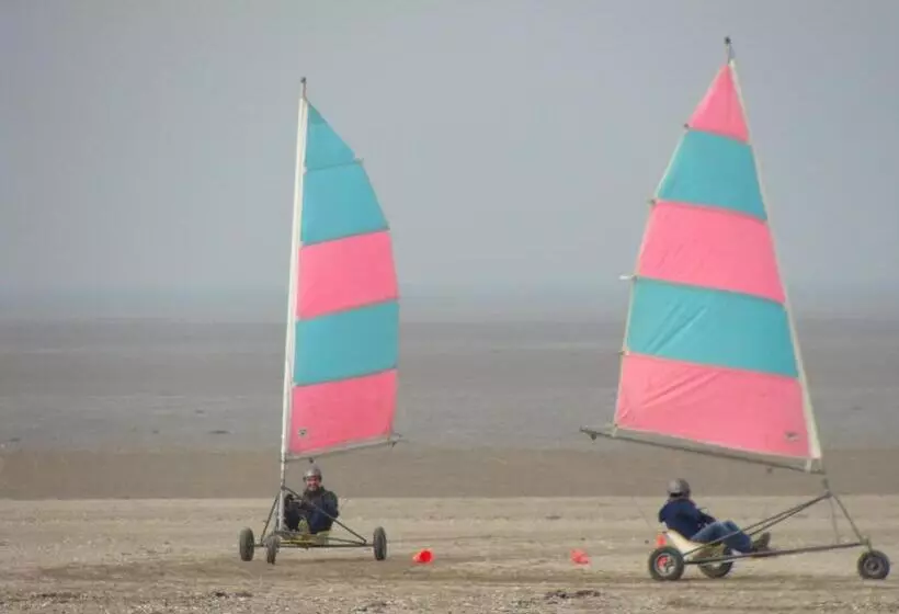 Aamiaismajoitus (B&B) Chambres D'hôtes Le Petit Angle