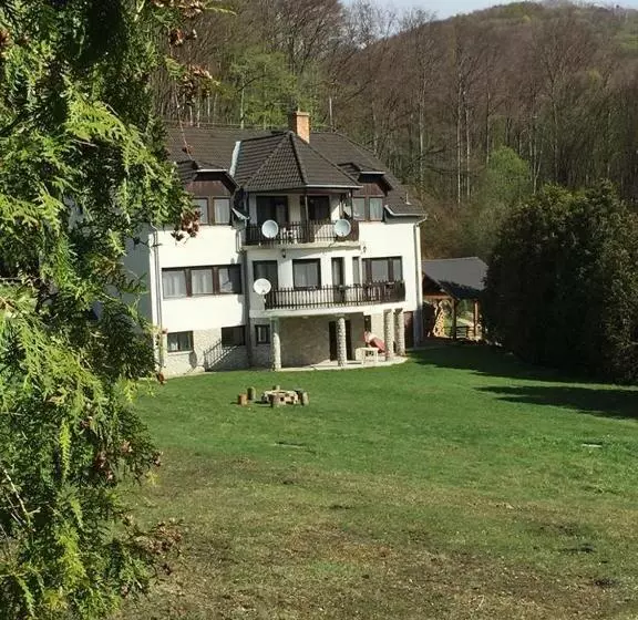 Aamiaismajoitus (B&B) Pénzpataki Vadászház