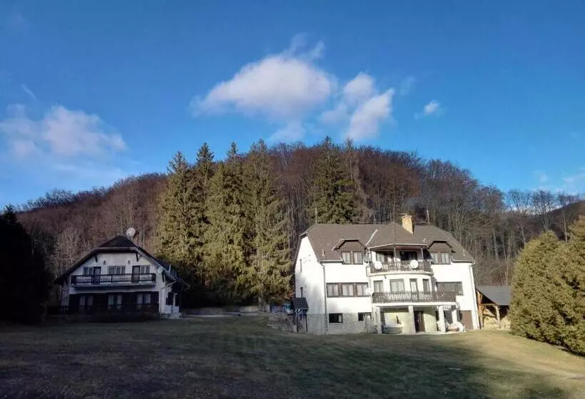 Aamiaismajoitus (B&B) Pénzpataki Vadászház