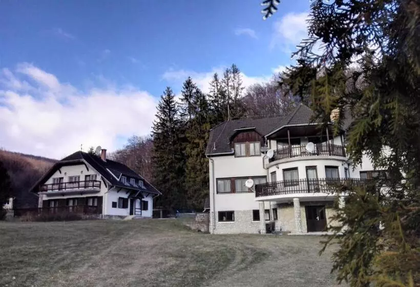 Aamiaismajoitus (B&B) Pénzpataki Vadászház